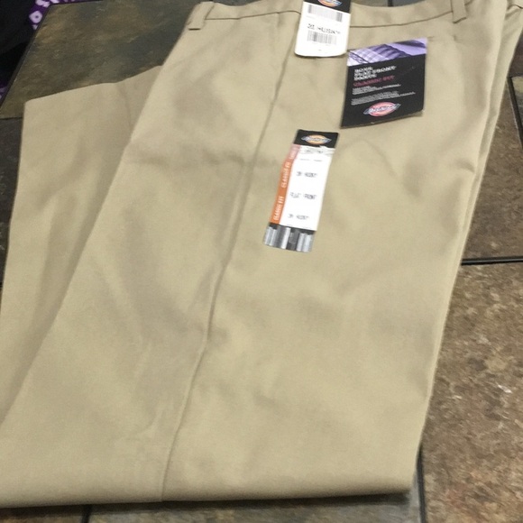 Boys husky flat front Size 20 NWT - Picture 6 of 6